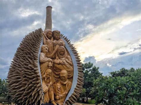 Davao: The Durian City of the Philippines .